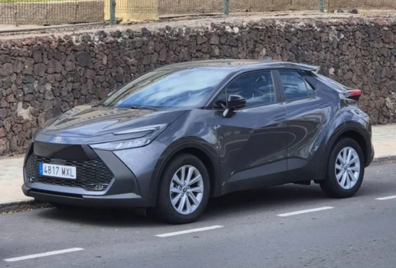 Toyota C-HR Hybrid (Автомат, 1.8 л, 5 місць)